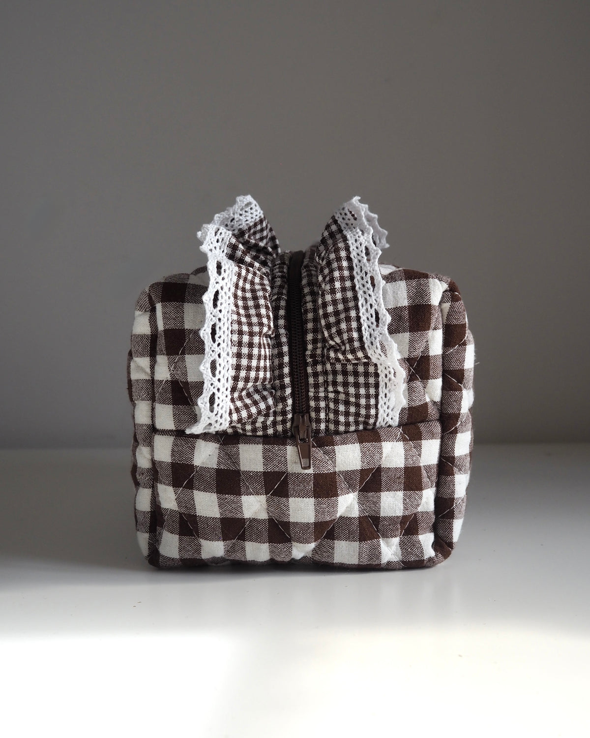 BROWN LACE FRILL GINGHAM QUILTED MAKEUP BAG