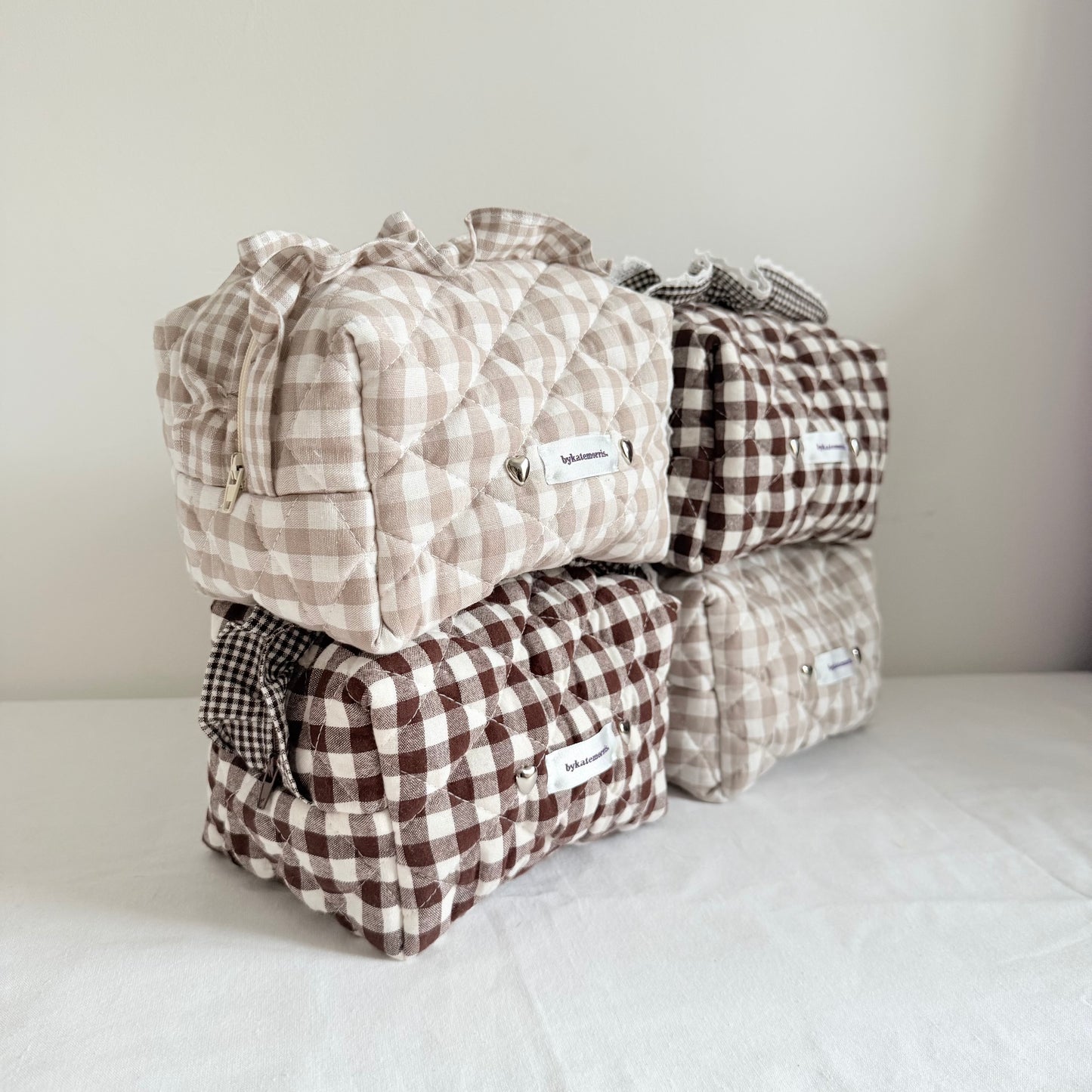 BEIGE LACE FRILL GINGHAM QUILTED MAKEUP BAG