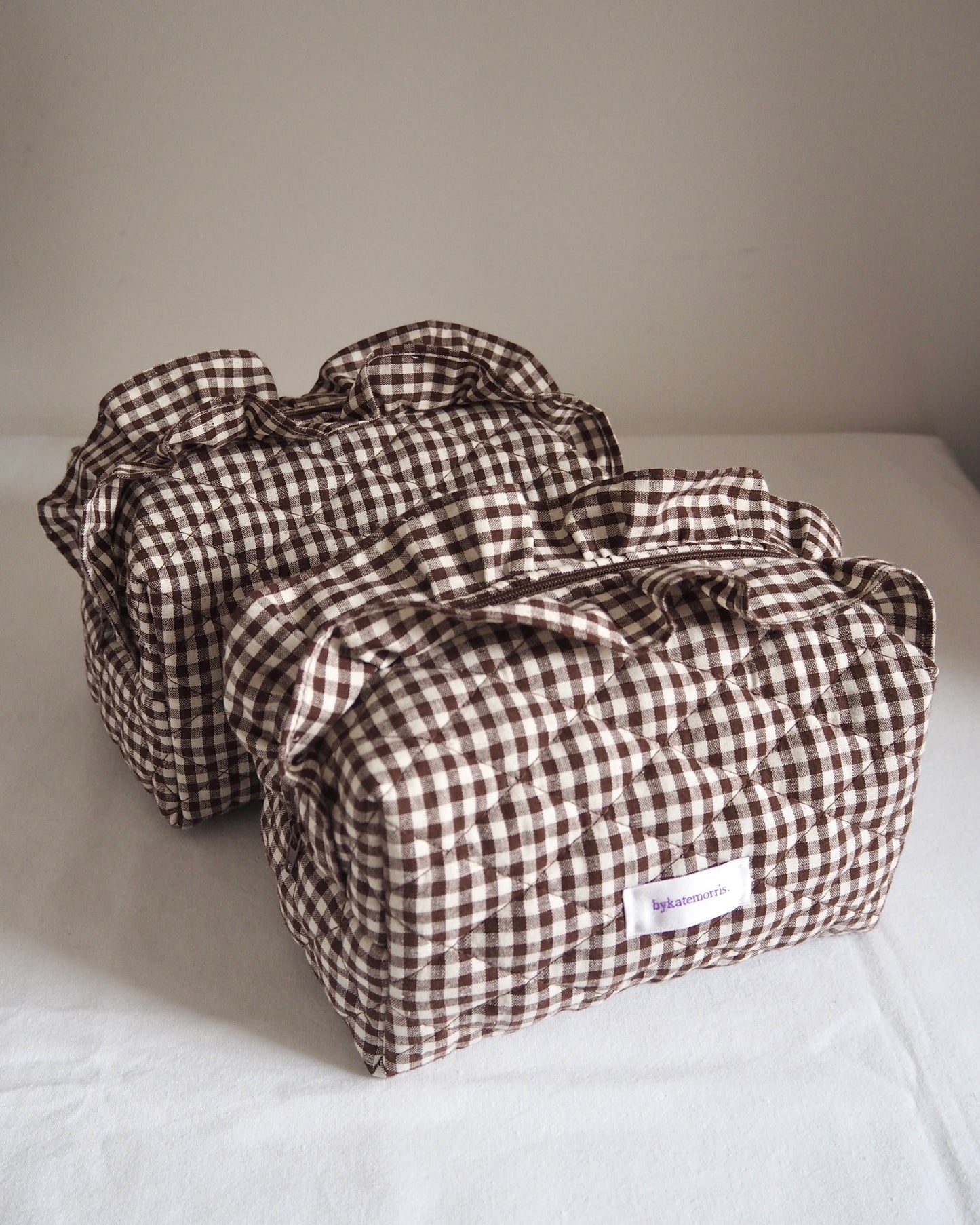 BROWN FRILL GINGHAM QUILTED MAKEUP BAG