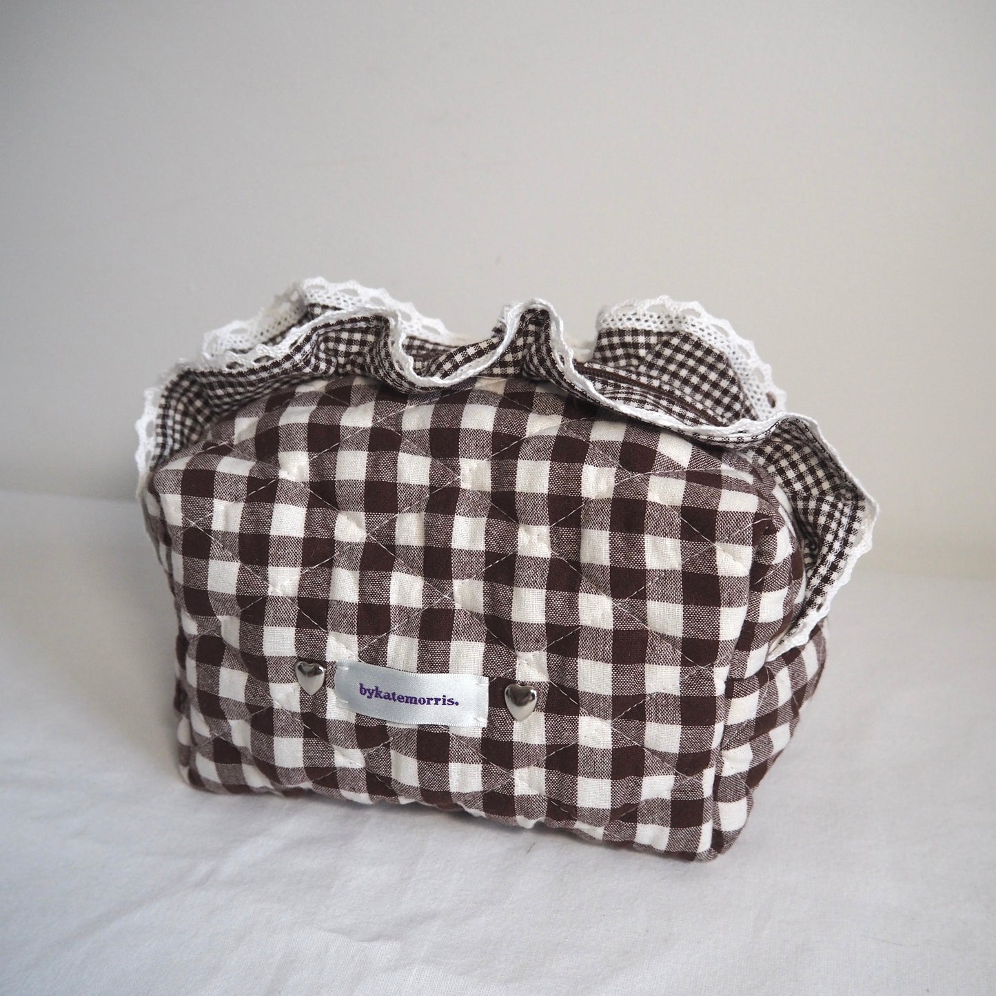 BROWN LACE FRILL GINGHAM QUILTED MAKEUP BAG