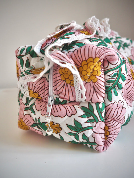 WHITE FLORAL FRILL QUILTED MAKEUP BAG