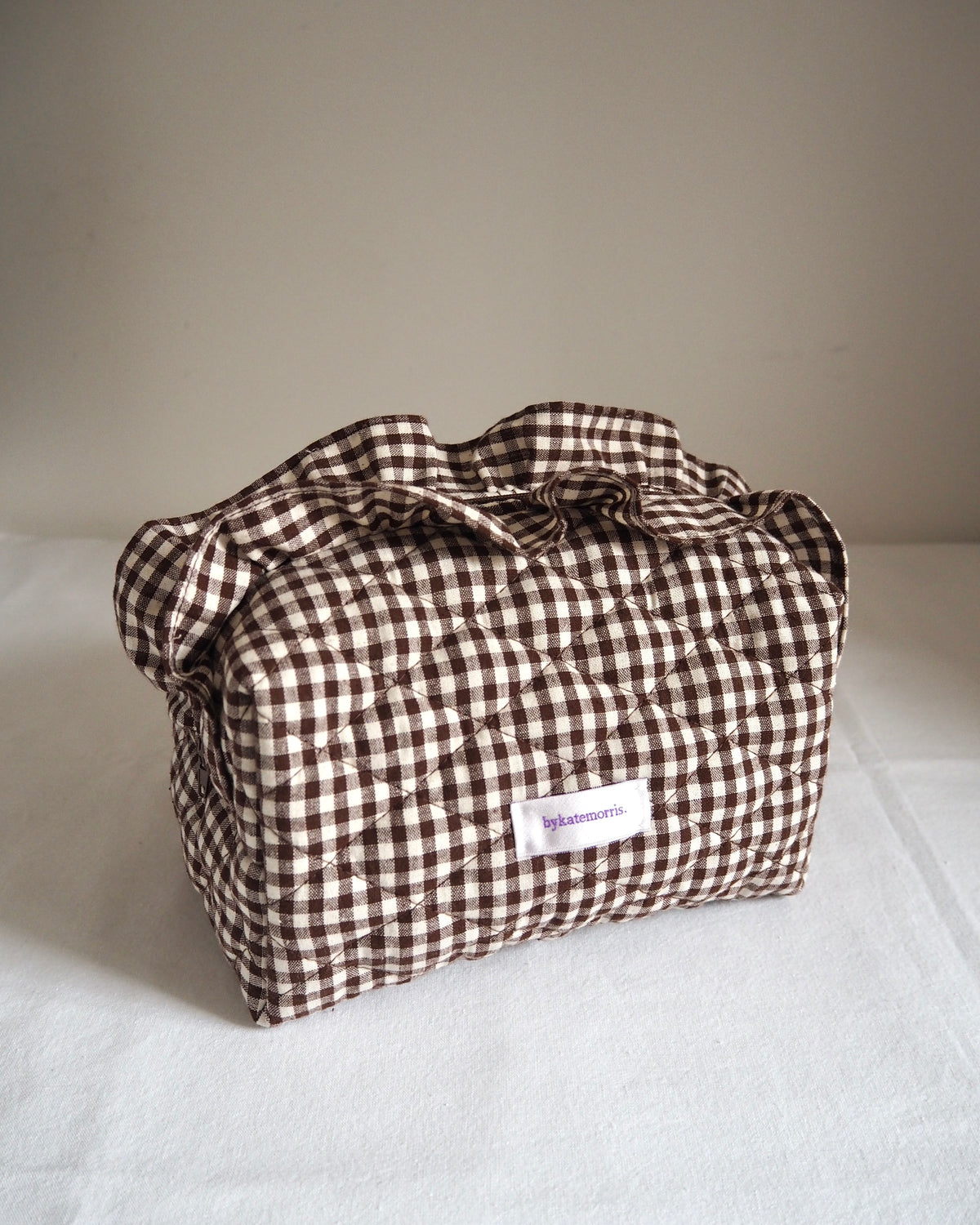 BROWN FRILL GINGHAM QUILTED MAKEUP BAG