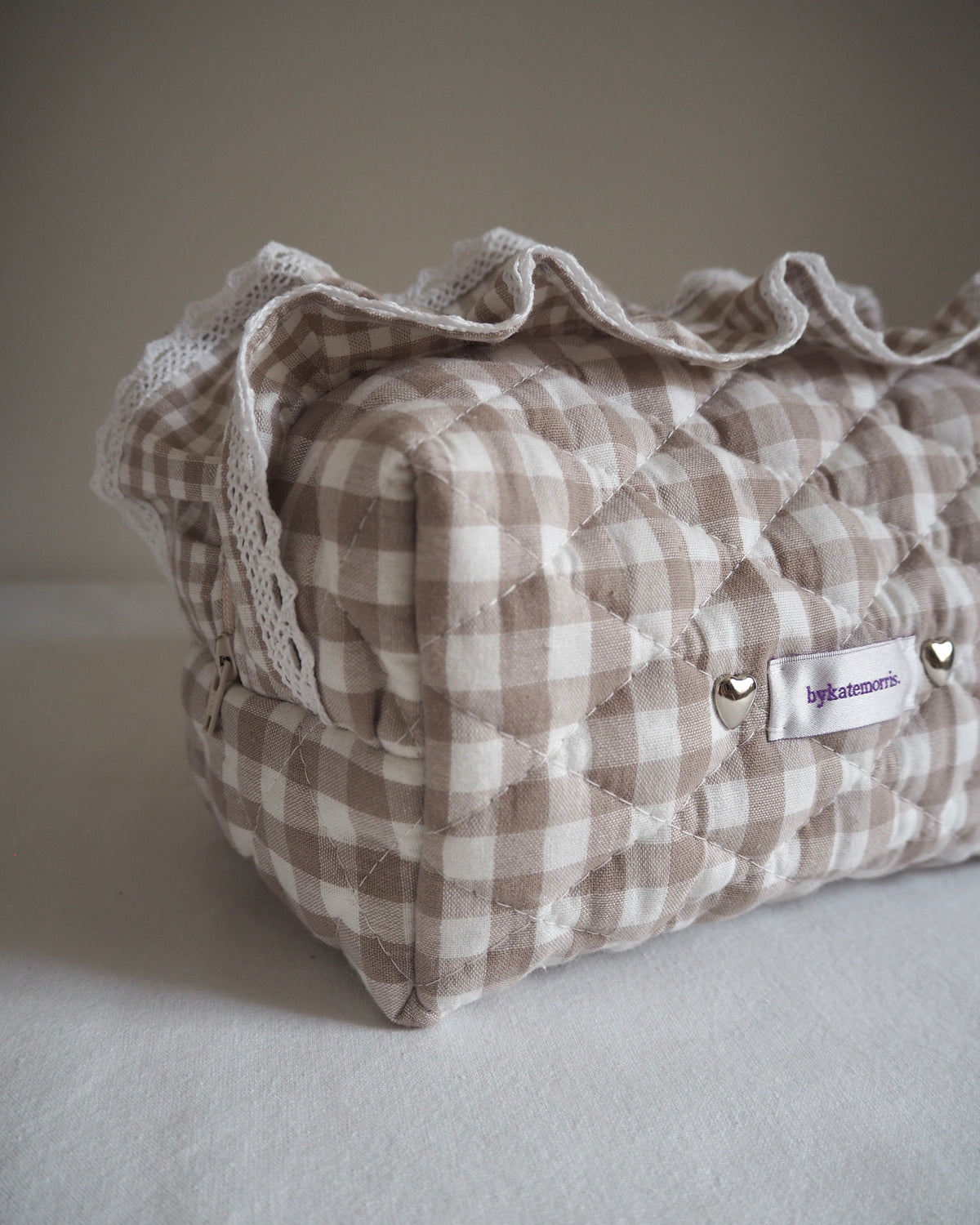 BEIGE LACE FRILL GINGHAM QUILTED MAKEUP BAG