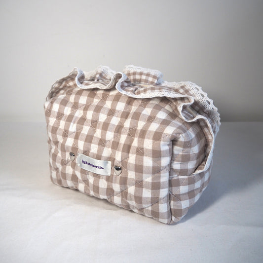 BEIGE LACE FRILL GINGHAM QUILTED MAKEUP BAG