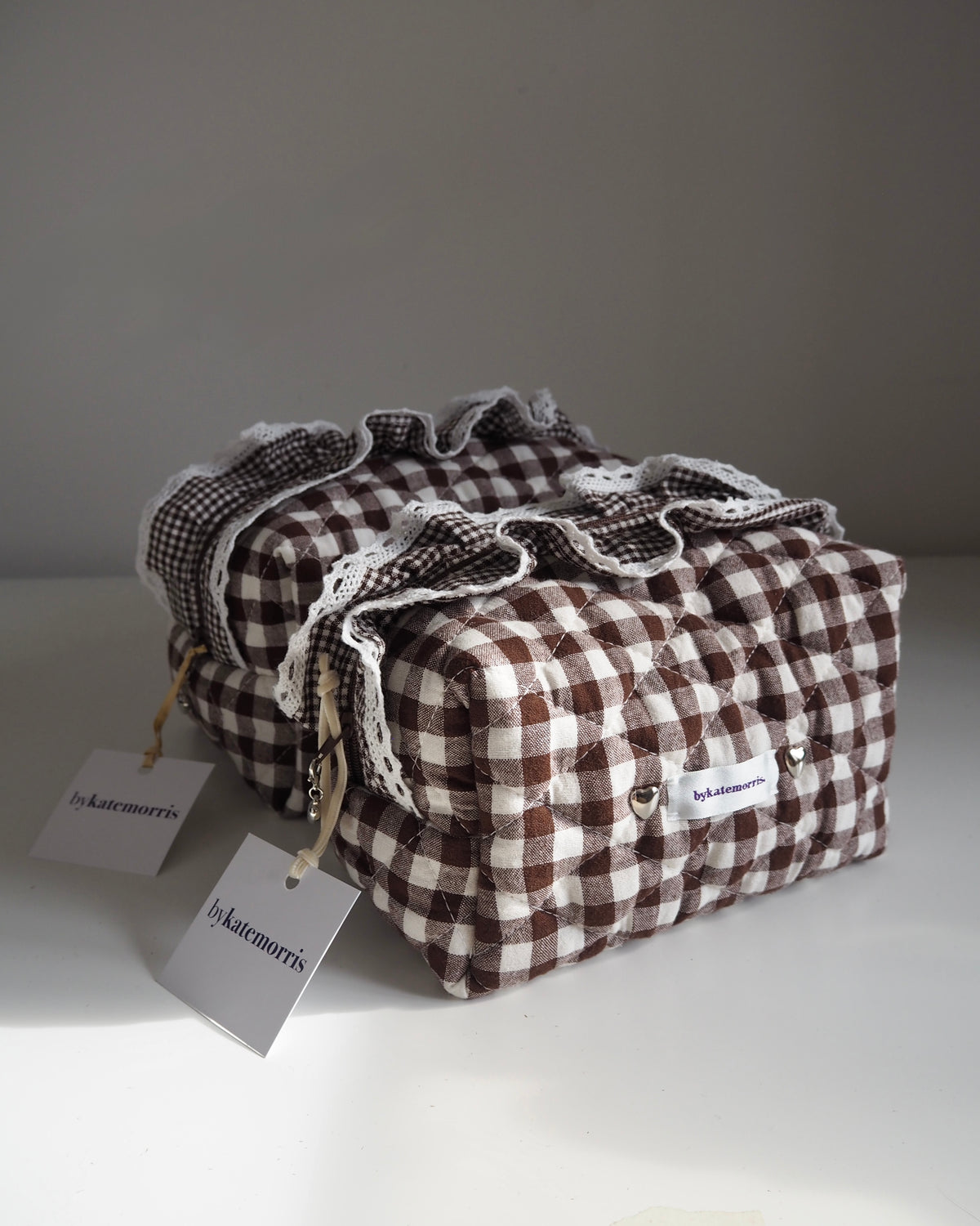 BROWN LACE FRILL GINGHAM QUILTED MAKEUP BAG