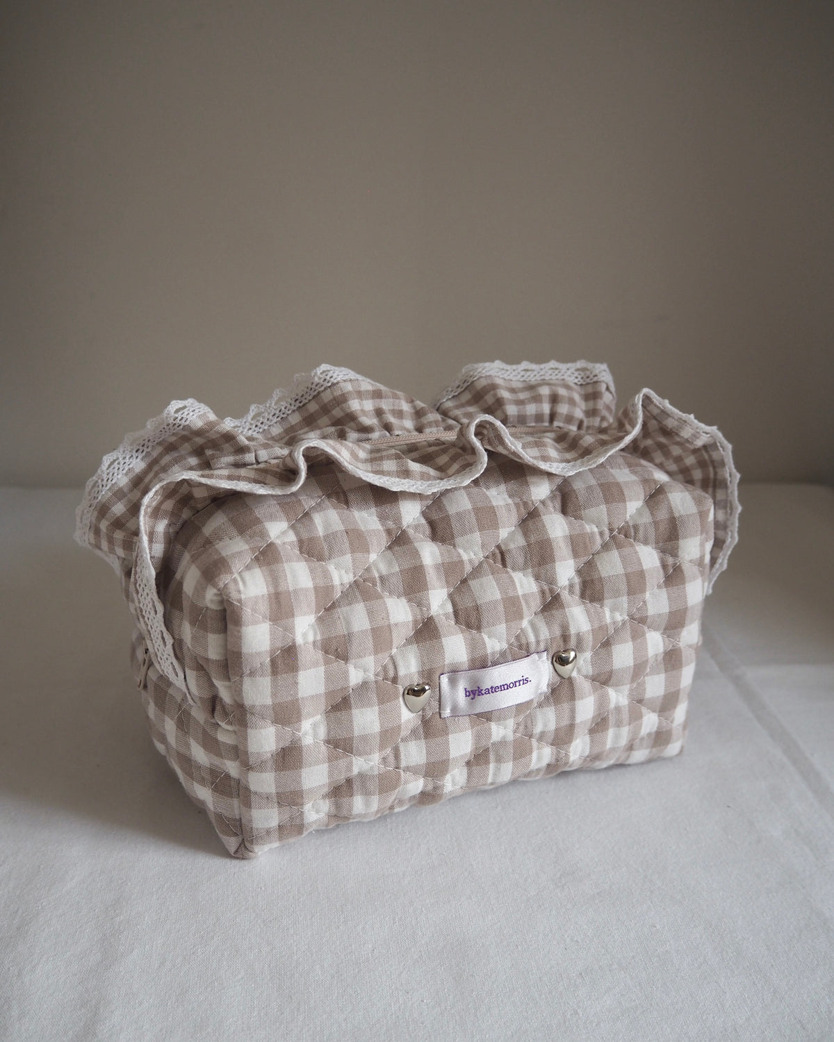 BEIGE LACE FRILL GINGHAM QUILTED MAKEUP BAG