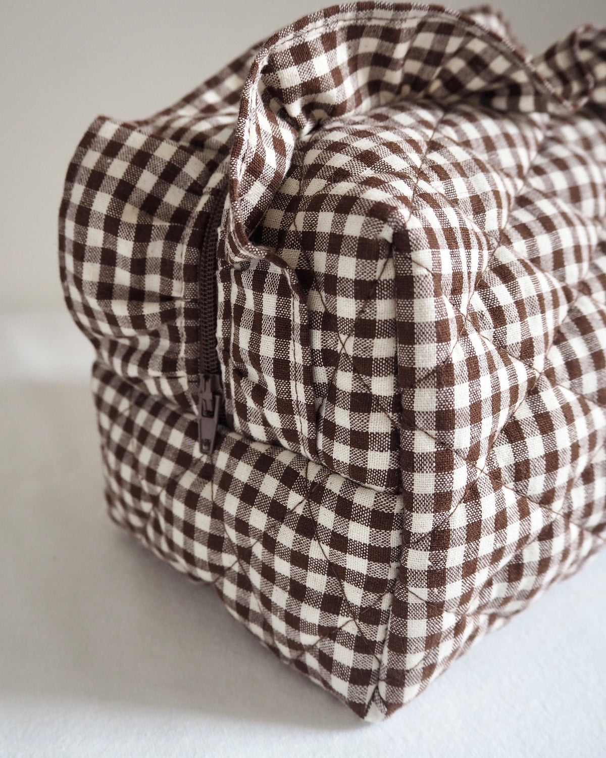 BROWN FRILL GINGHAM QUILTED MAKEUP BAG