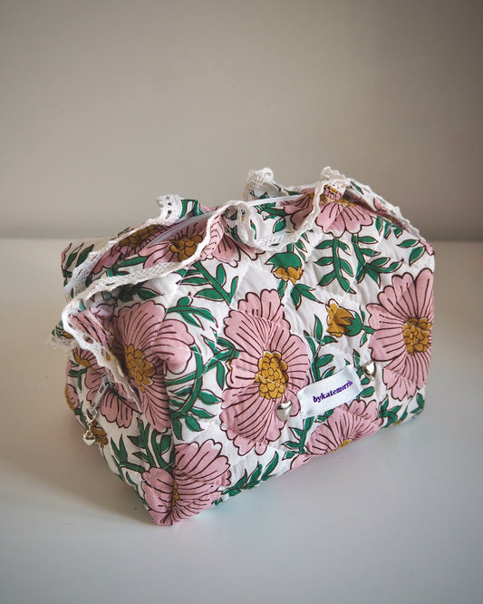WHITE FLORAL FRILL QUILTED MAKEUP BAG