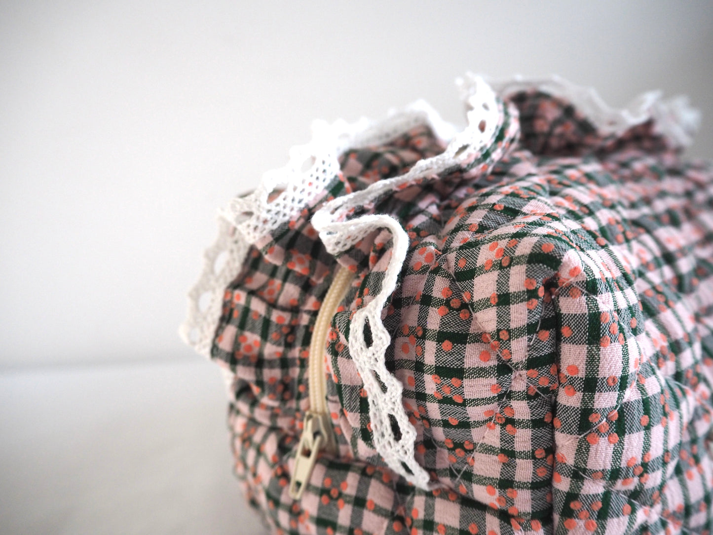 GREEN LACE FRILL QUILTED CHECKERED MAKEUP BAG