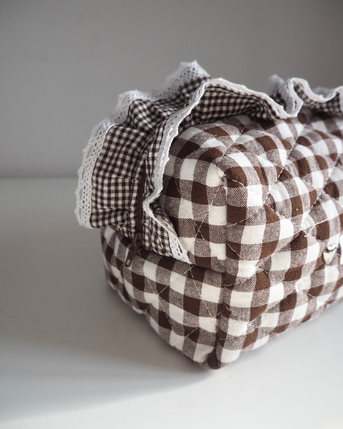 BROWN LACE FRILL GINGHAM QUILTED MAKEUP BAG