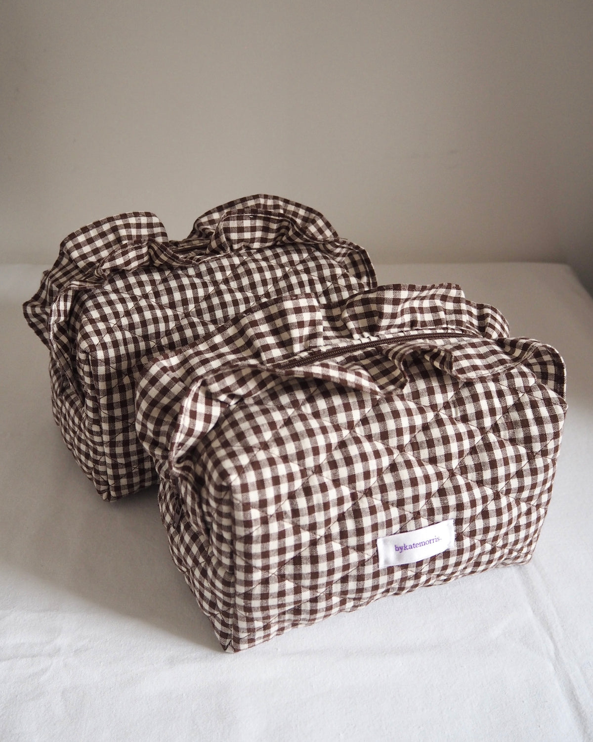 BROWN FRILL GINGHAM QUILTED MAKEUP BAG