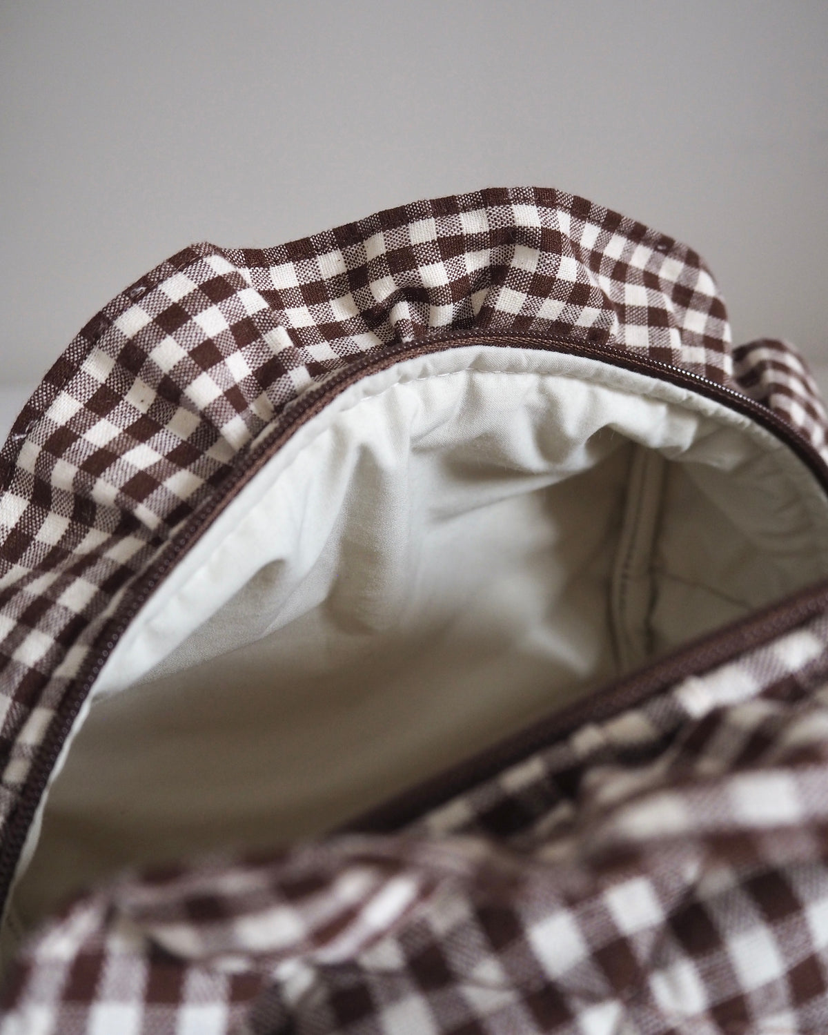 BROWN FRILL GINGHAM QUILTED MAKEUP BAG